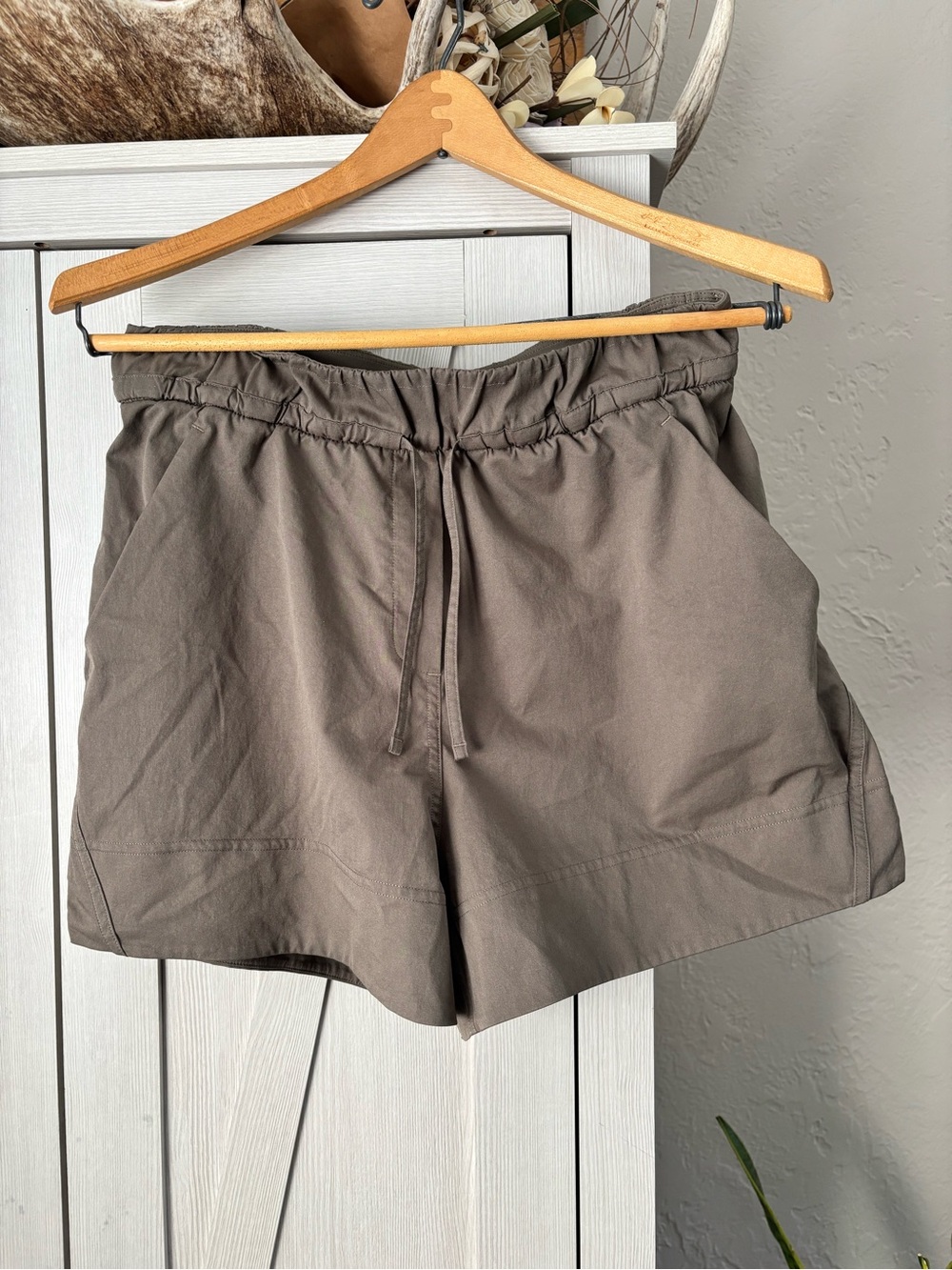 lululemon athletica Cinchable High-Waist Athletic Shorts — Olive/Taupe - Picture 4 of 8
